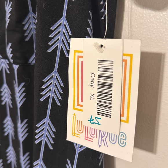 LulaRoe Carly - Picture 2 of 4